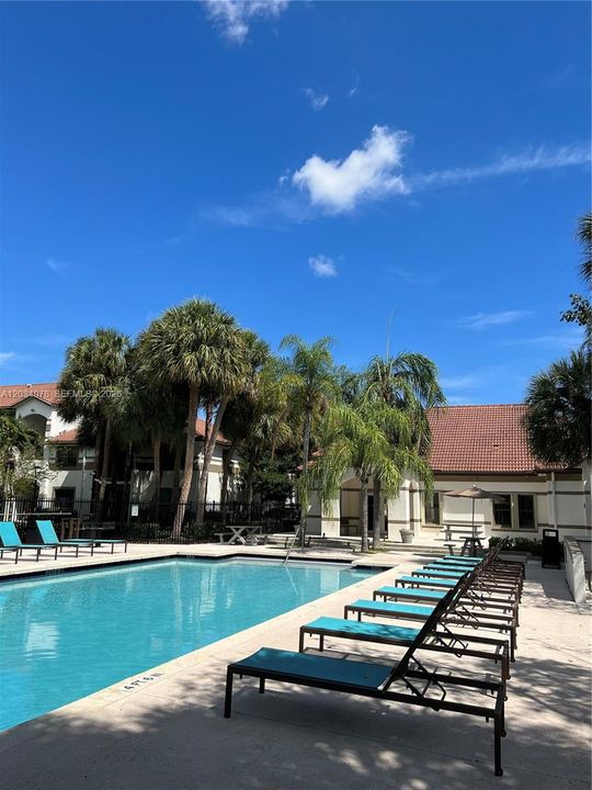 For Rent: $1,750 (1 beds, 1 baths, 650 Square Feet)