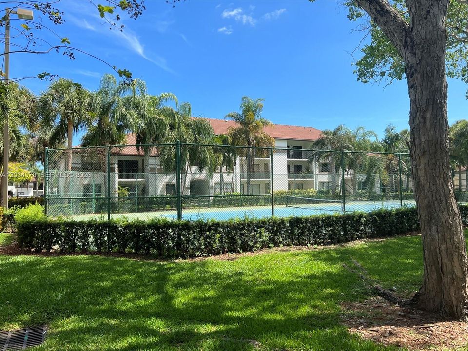 For Rent: $1,750 (1 beds, 1 baths, 650 Square Feet)