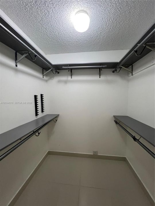 For Rent: $1,750 (1 beds, 1 baths, 650 Square Feet)