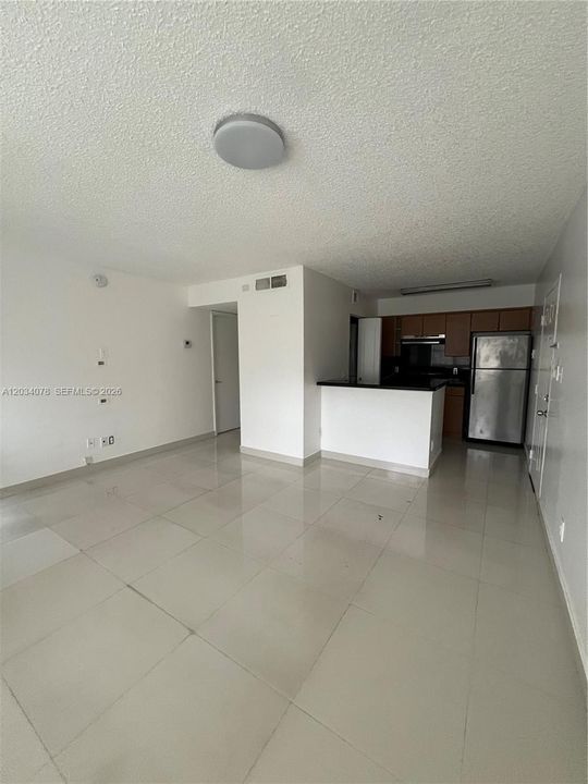 For Rent: $1,750 (1 beds, 1 baths, 650 Square Feet)