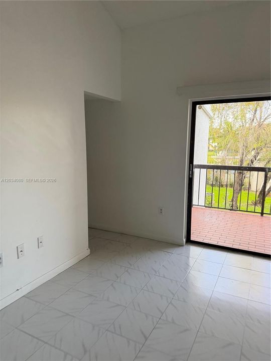 For Sale: $320,000 (2 beds, 2 baths, 1000 Square Feet)