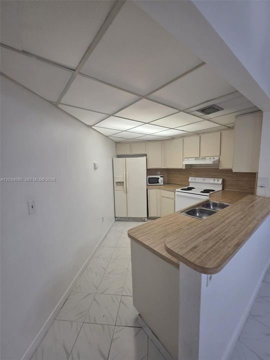 For Sale: $320,000 (2 beds, 2 baths, 1000 Square Feet)