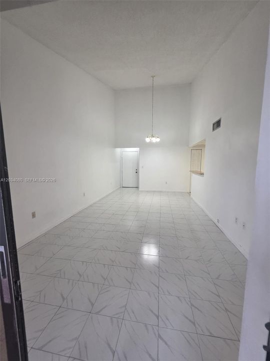 For Sale: $320,000 (2 beds, 2 baths, 1000 Square Feet)