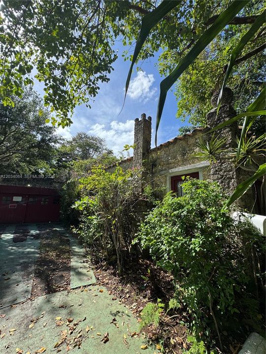 For Sale: $1,850,000 (4 beds, 3 baths, 2029 Square Feet)
