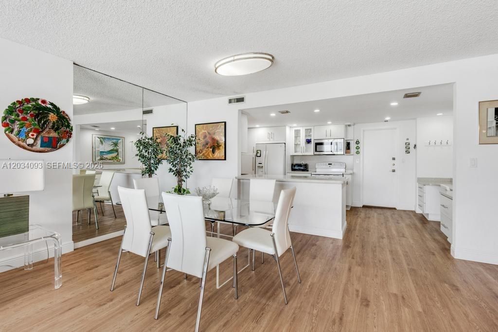 For Rent: $5,100 (2 beds, 2 baths, 1260 Square Feet)