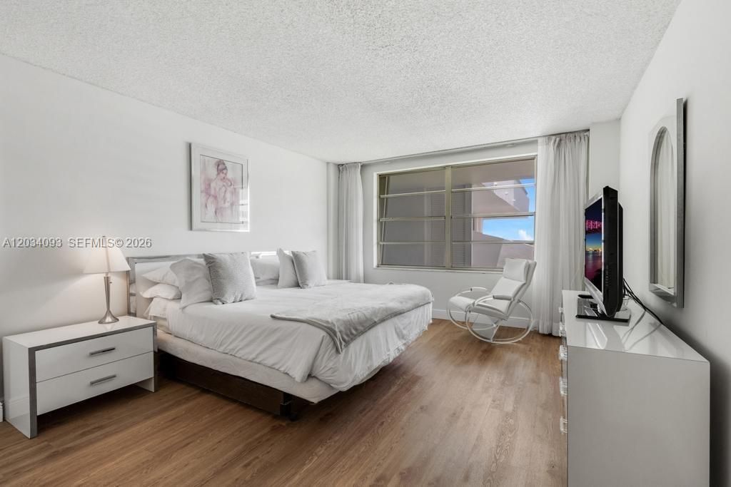 For Rent: $5,100 (2 beds, 2 baths, 1260 Square Feet)