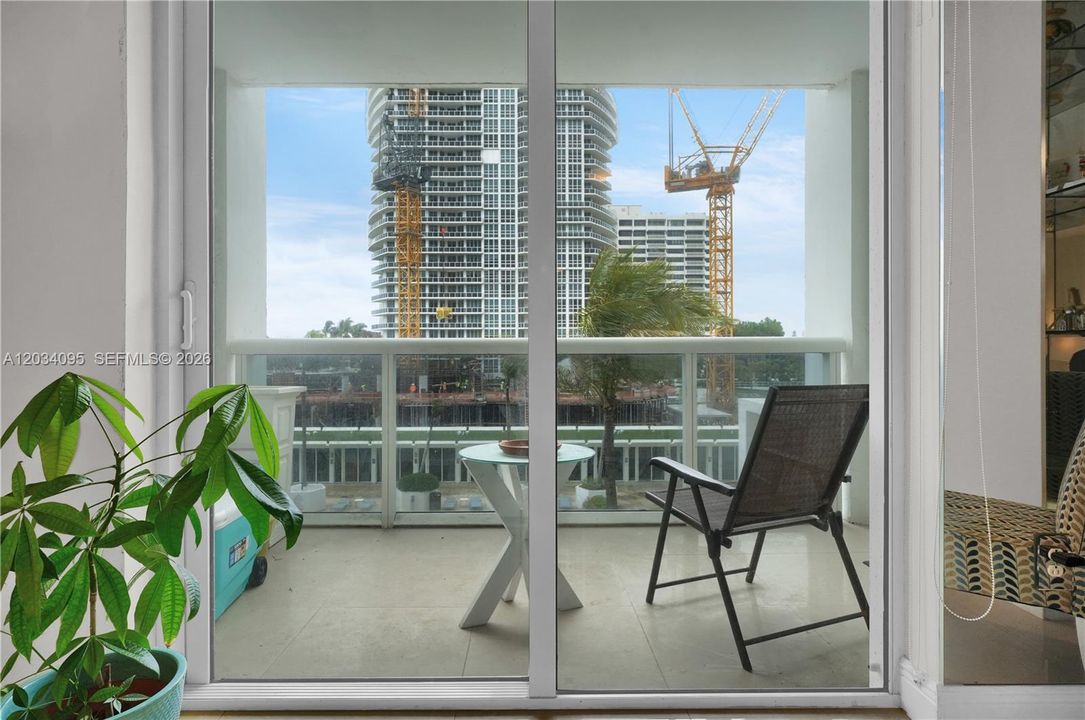 For Rent: $4,100 (1 beds, 1 baths, 896 Square Feet)