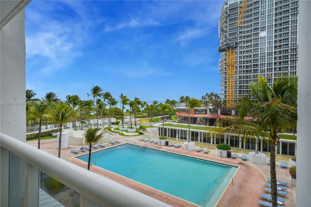 For Rent: $4,100 (1 beds, 1 baths, 896 Square Feet)