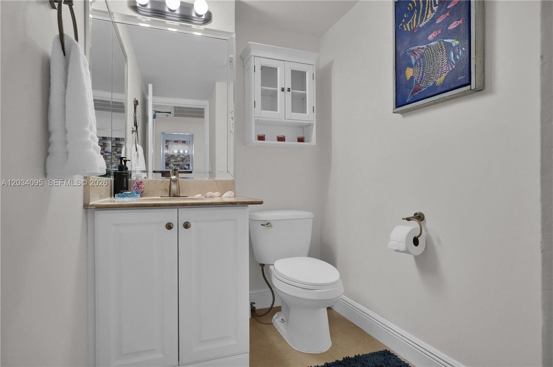 For Rent: $4,100 (1 beds, 1 baths, 896 Square Feet)