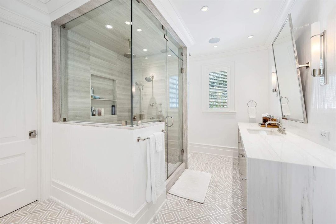 608 Island Drive - B5P9ZG(46)