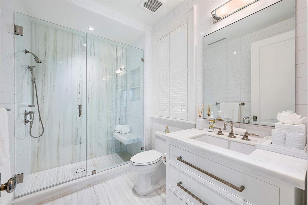 608 Island Drive - B5P9ZG(32)