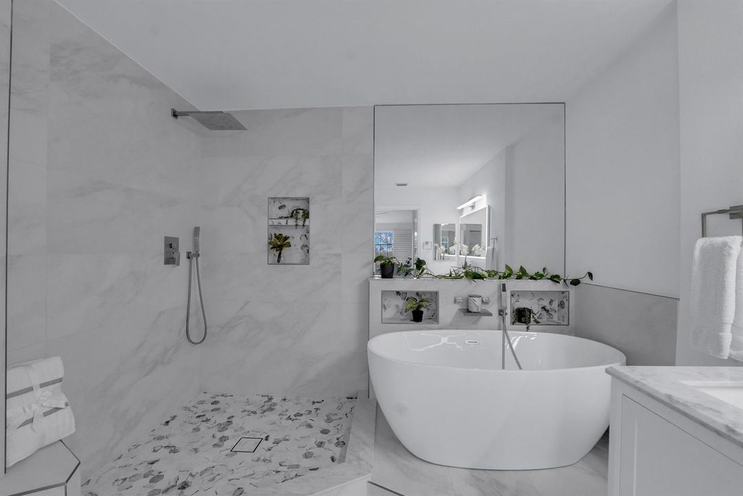 Beautiful Remodeled Oversize Master Bath