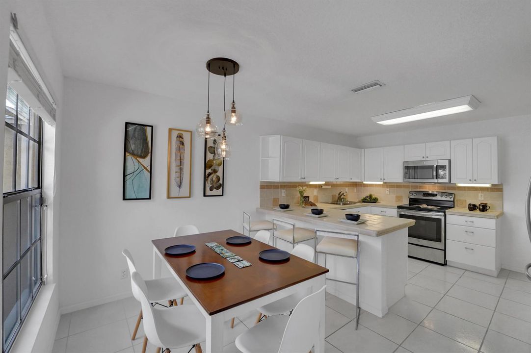 Breakfast Room & Kitchen Island Seating