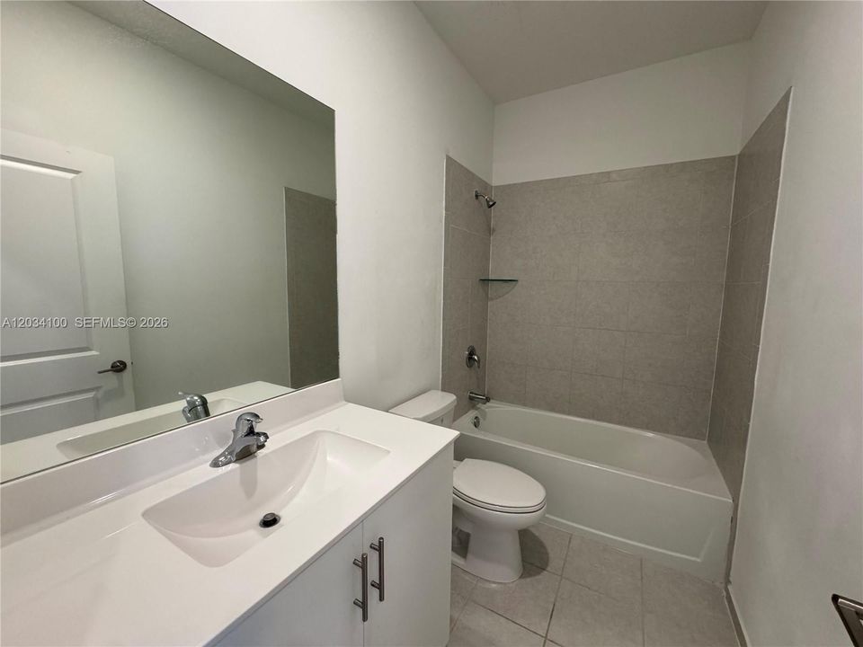 En Renta: $2,499 (3 camas, 2 baños, 1650 Pies cuadrados)