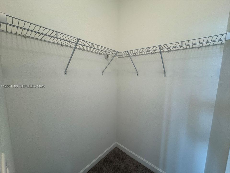 En Renta: $2,499 (3 camas, 2 baños, 1650 Pies cuadrados)
