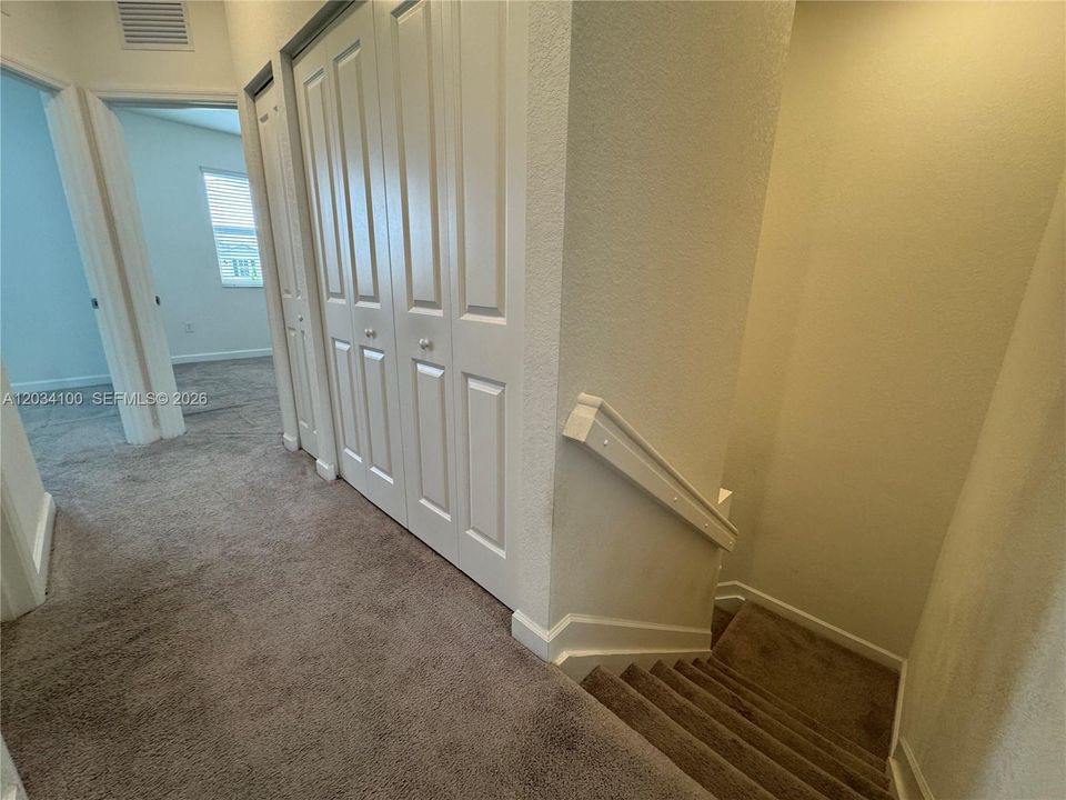 En Renta: $2,499 (3 camas, 2 baños, 1650 Pies cuadrados)