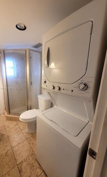 For Rent: $2,300 (2 beds, 2 baths, 978 Square Feet)