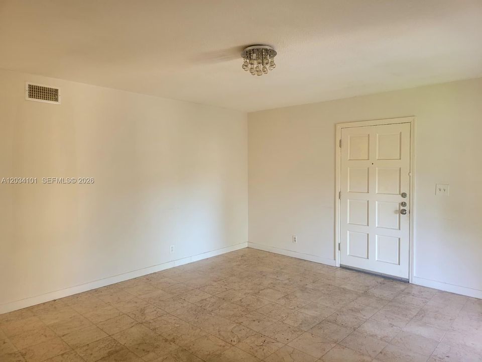 For Rent: $2,300 (2 beds, 2 baths, 978 Square Feet)