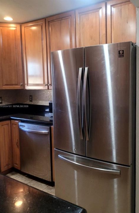 For Rent: $2,300 (2 beds, 2 baths, 978 Square Feet)