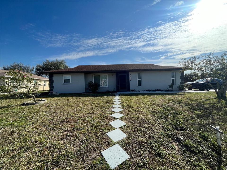 For Rent: $1,899 (3 beds, 2 baths, 0 Square Feet)