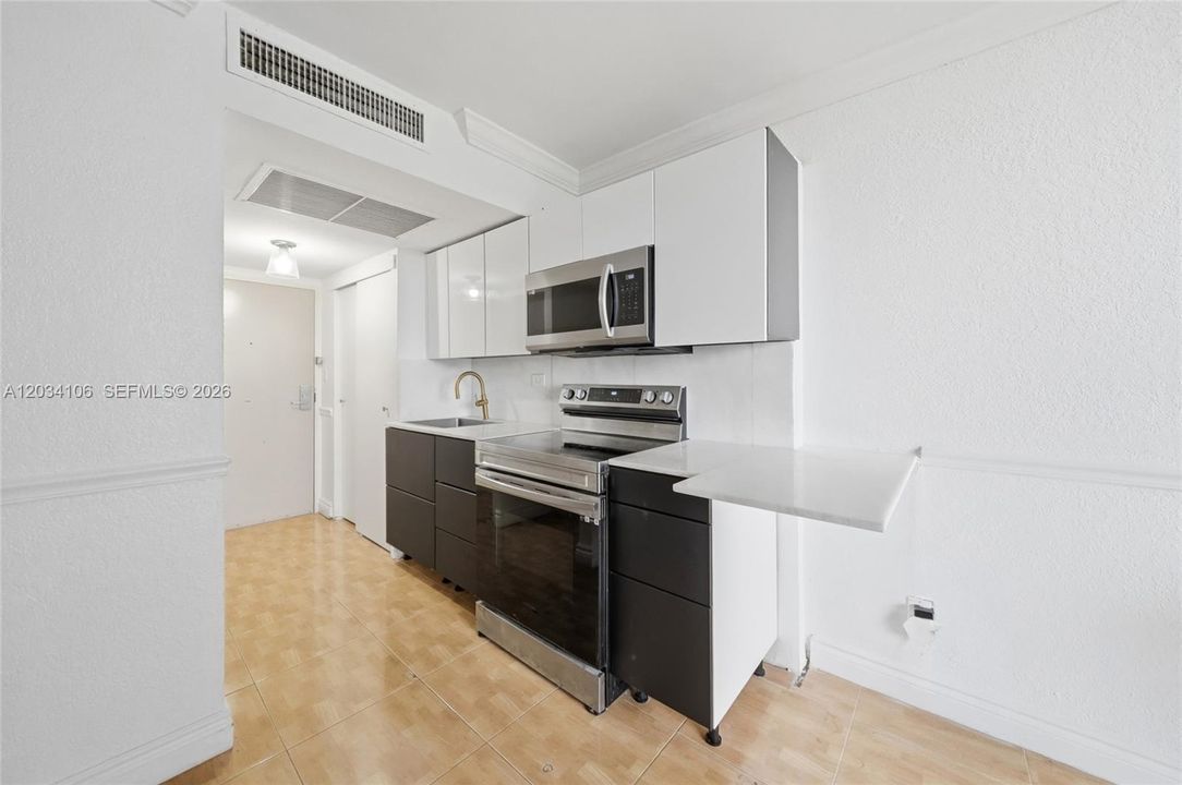 For Rent: $2,000 (1 beds, 1 baths, 360 Square Feet)