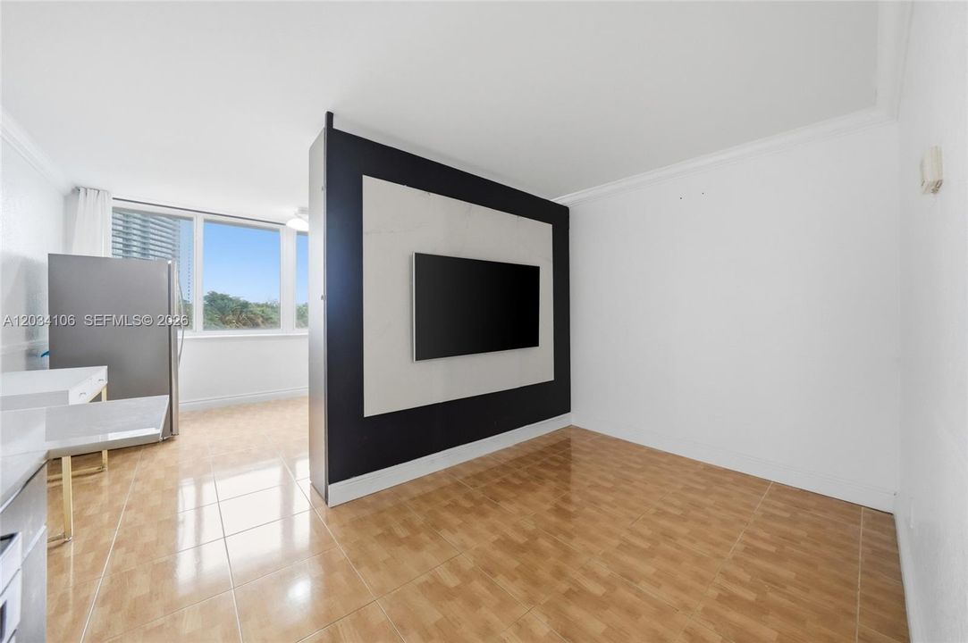 For Rent: $2,000 (1 beds, 1 baths, 360 Square Feet)