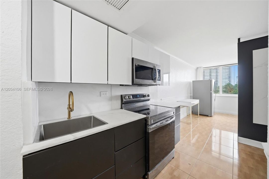 For Rent: $2,000 (1 beds, 1 baths, 360 Square Feet)