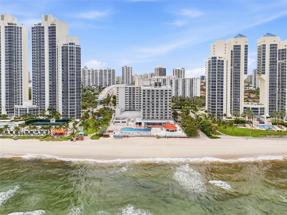 For Rent: $2,000 (1 beds, 1 baths, 360 Square Feet)