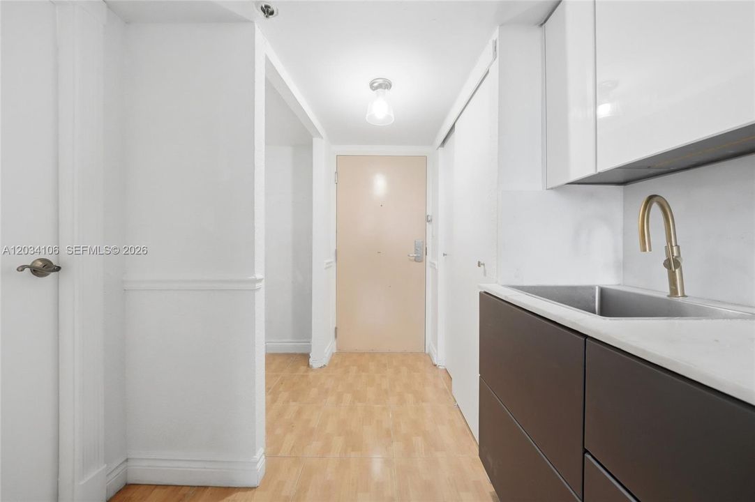For Rent: $2,000 (1 beds, 1 baths, 360 Square Feet)