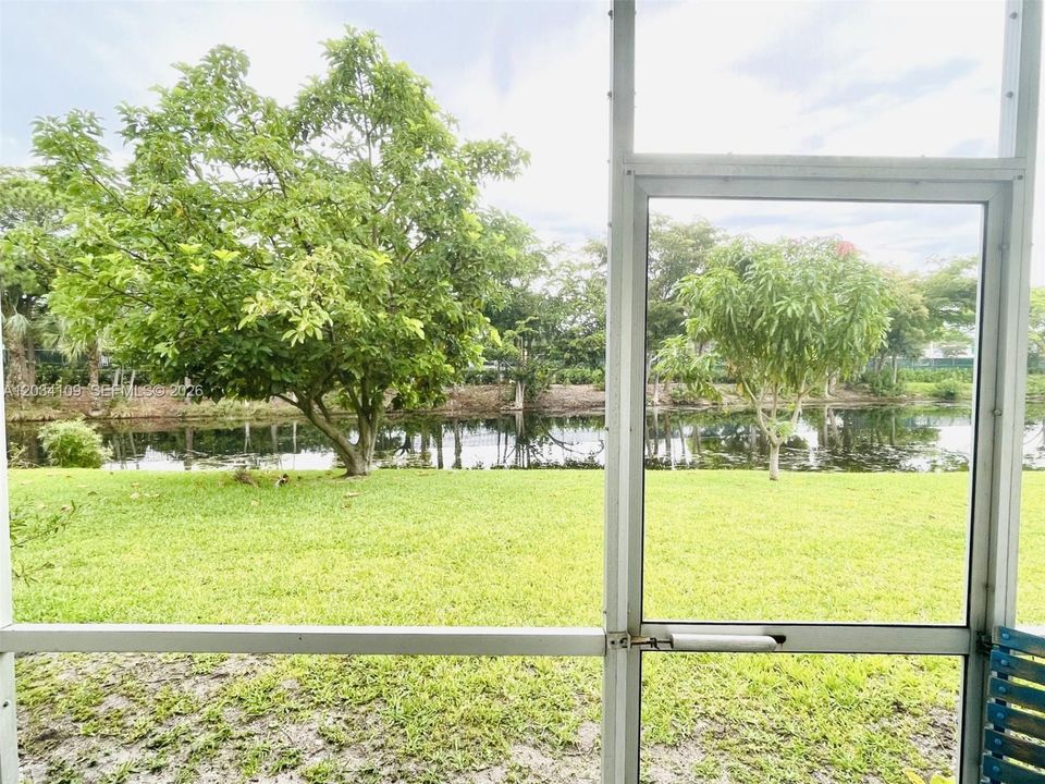 For Sale: $85,000 (1 beds, 1 baths, 593 Square Feet)