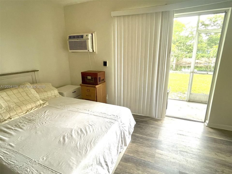 For Sale: $85,000 (1 beds, 1 baths, 593 Square Feet)