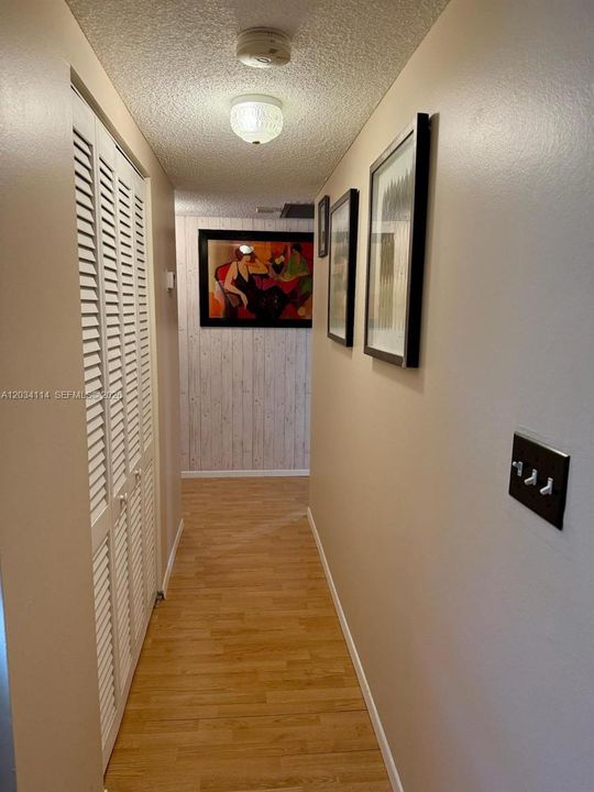 For Sale: $365,000 (2 beds, 2 baths, 1171 Square Feet)