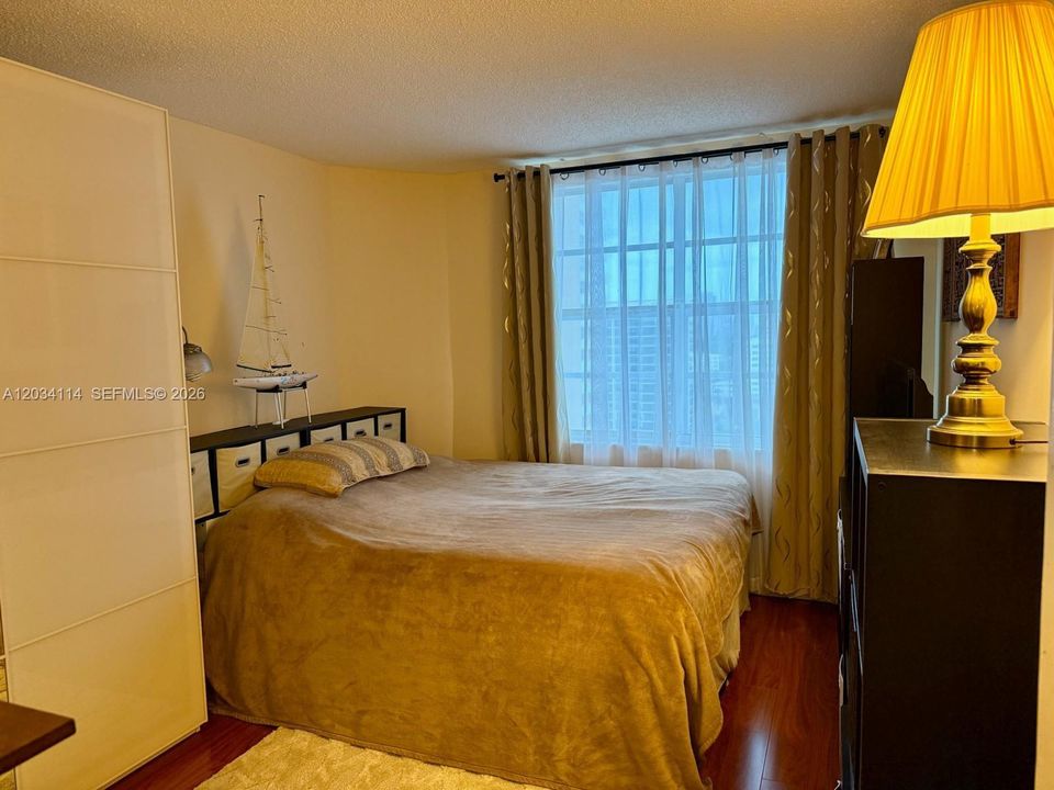 For Sale: $365,000 (2 beds, 2 baths, 1171 Square Feet)