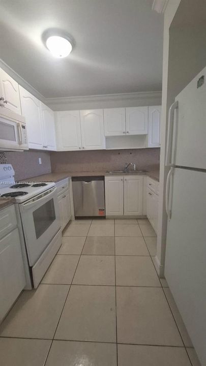 В аренду: $2,100 (2 спален, 1 ванн, 980 Квадратных фут)