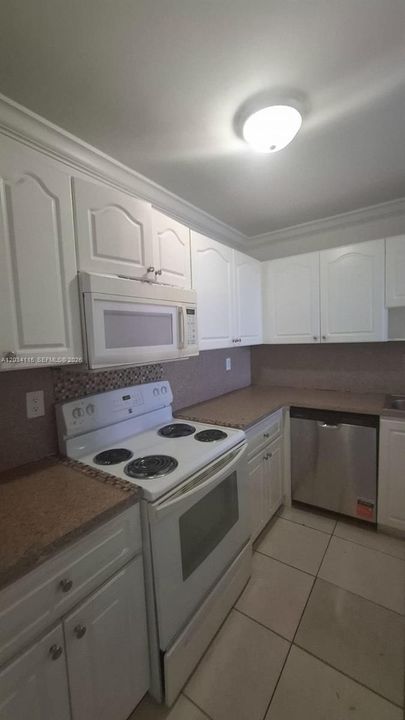 В аренду: $2,100 (2 спален, 1 ванн, 980 Квадратных фут)