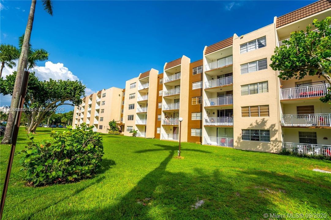 В аренду: $2,100 (2 спален, 1 ванн, 980 Квадратных фут)