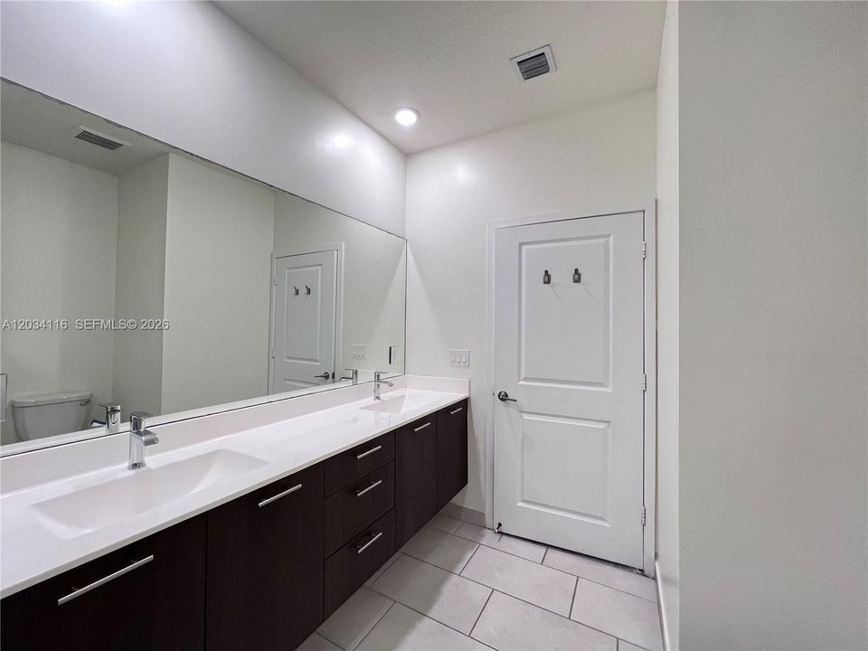 For Rent: $3,100 (3 beds, 2 baths, 1124 Square Feet)