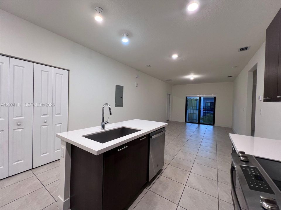 For Rent: $3,100 (3 beds, 2 baths, 1124 Square Feet)