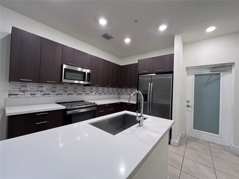 For Rent: $3,100 (3 beds, 2 baths, 1124 Square Feet)