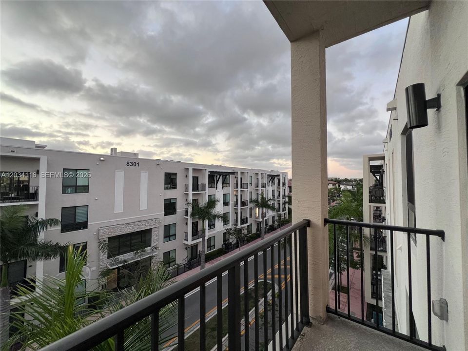 For Rent: $3,100 (3 beds, 2 baths, 1124 Square Feet)