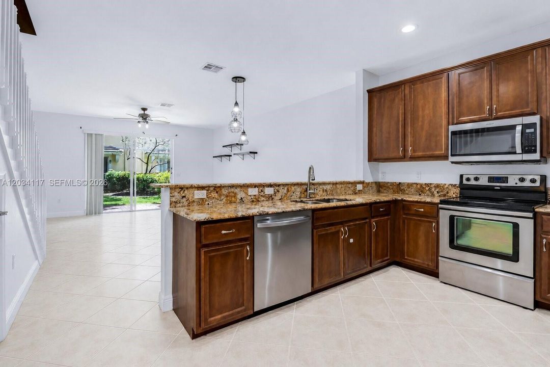 For Sale: $475,000 (3 beds, 2 baths, 1696 Square Feet)