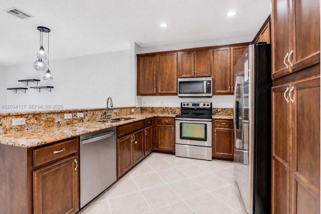 For Sale: $475,000 (3 beds, 2 baths, 1696 Square Feet)