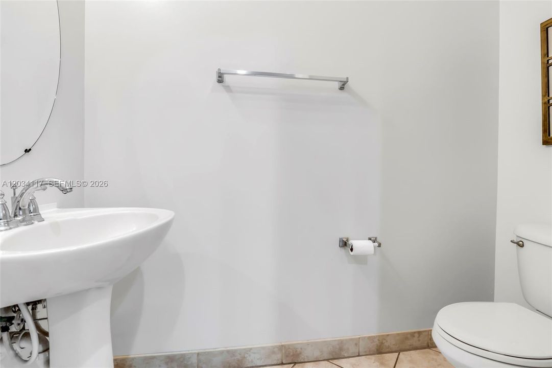For Sale: $475,000 (3 beds, 2 baths, 1696 Square Feet)