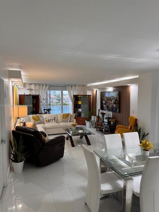 For Rent: $2,900 (1 beds, 2 baths, 1202 Square Feet)