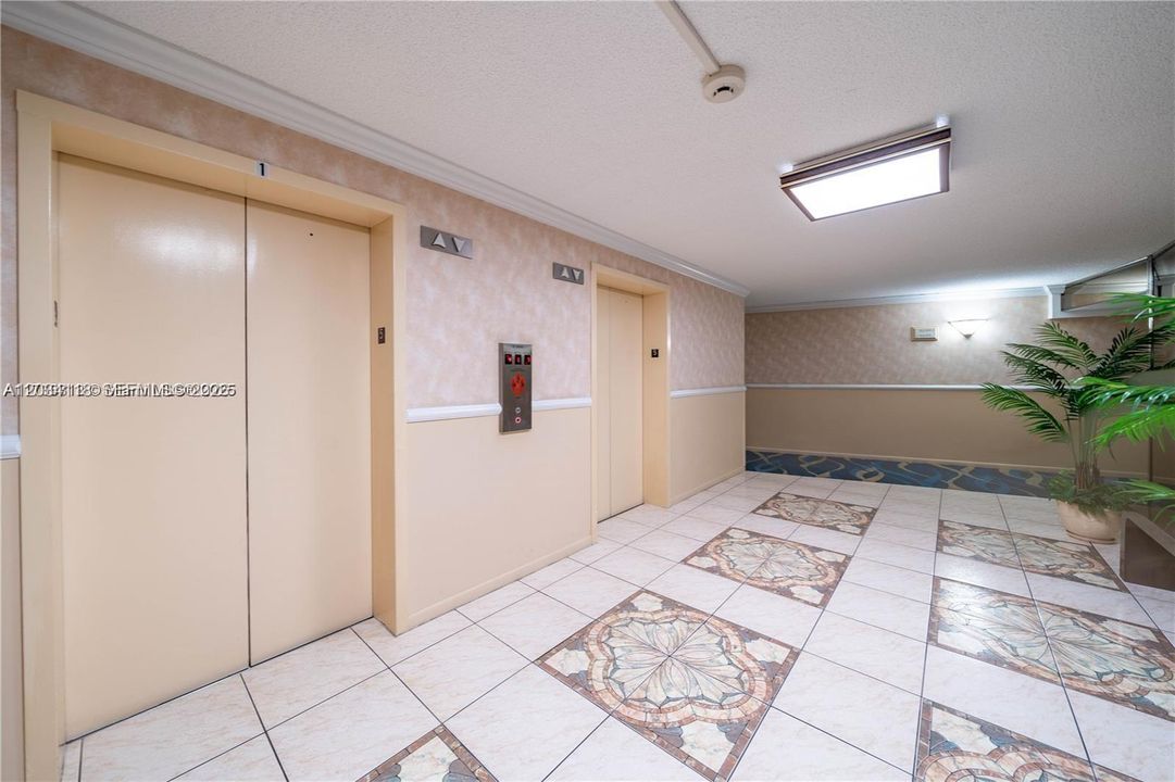 For Rent: $2,900 (1 beds, 2 baths, 1202 Square Feet)