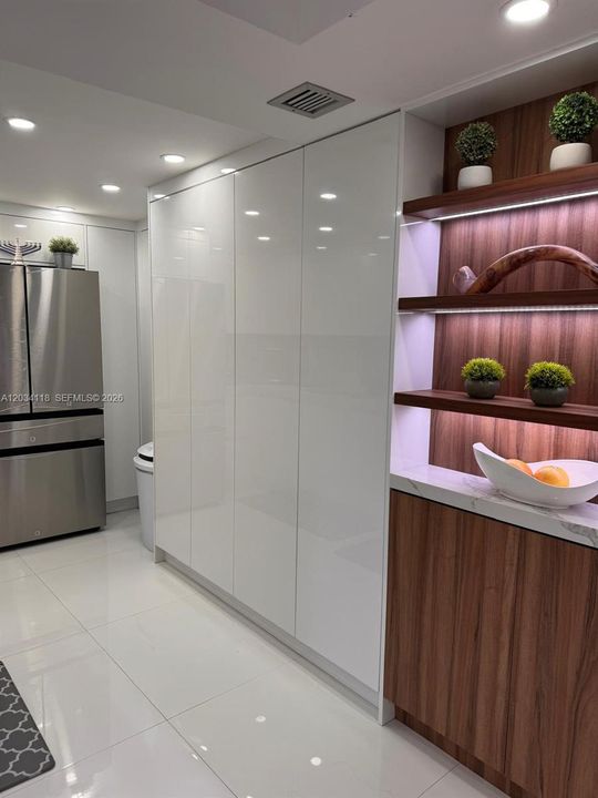 For Rent: $2,900 (1 beds, 2 baths, 1202 Square Feet)