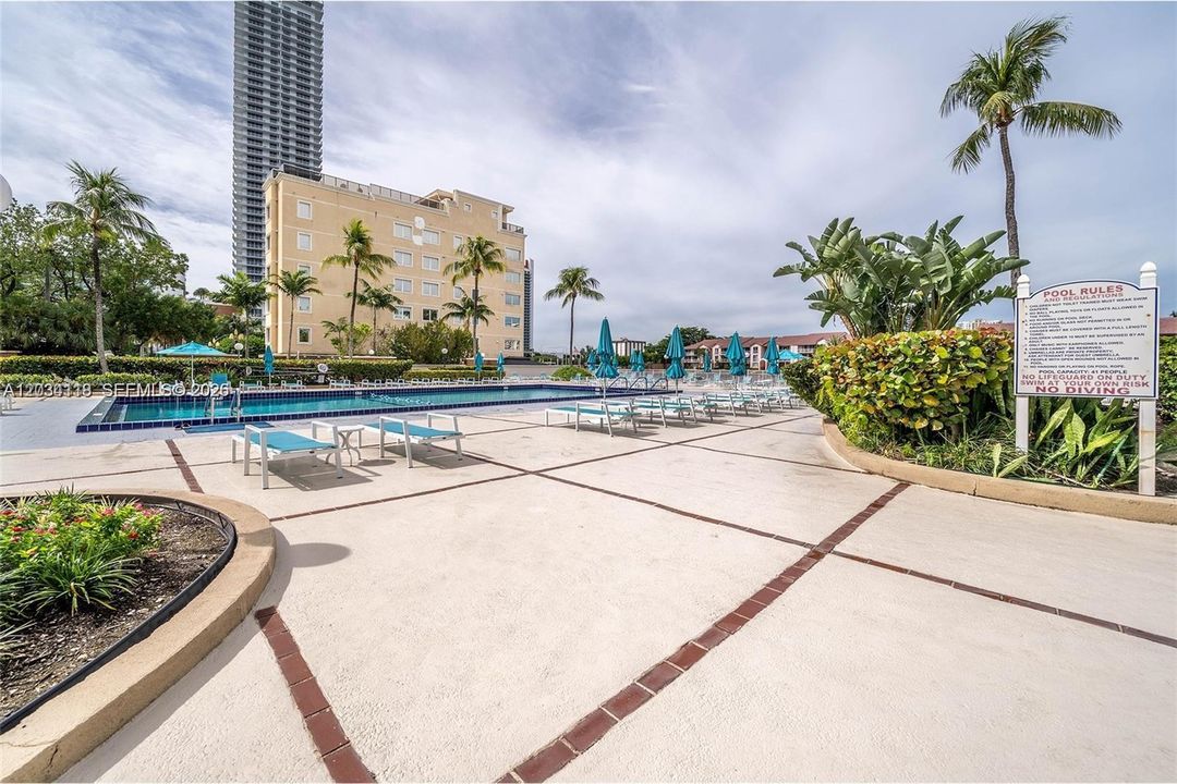 For Rent: $2,900 (1 beds, 2 baths, 1202 Square Feet)