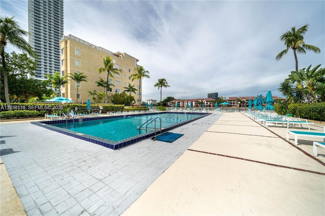 For Rent: $2,900 (1 beds, 2 baths, 1202 Square Feet)