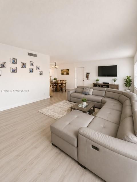 For Sale: $224,900 (2 beds, 2 baths, 1000 Square Feet)