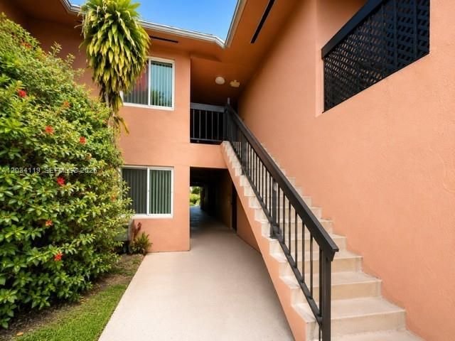 For Sale: $224,900 (2 beds, 2 baths, 1000 Square Feet)